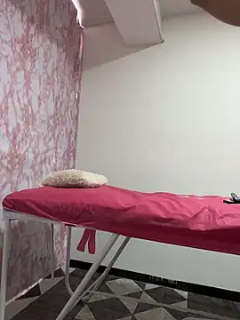 paulinaa_bella (F milf) - SHOW BOOBS IN UBER