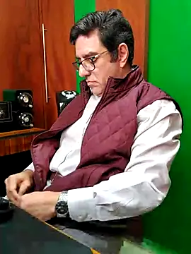 fernandoreuterg (M mature) - Naked + dildo/butt plug show