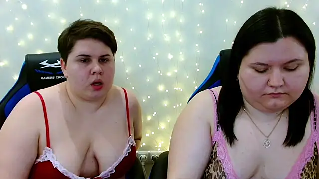 BeckyAndHellen webcam