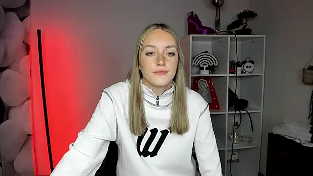 EvelynBlond webcam