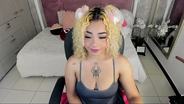 conny__curly webcam
