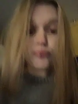 ann_ewu (F teen) - FLASH THIS WET PUSSY RIGHT HERE!!!