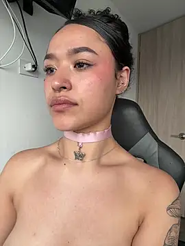 Webcam Model (crystal_dlun)  is live.Free join now!