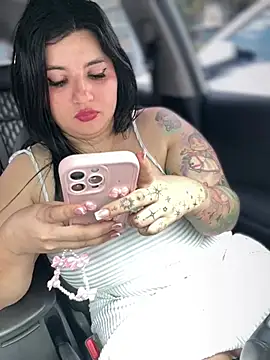 horny_roomiess webcam