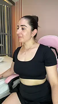 Webcam Model (Vicky-Andrade)  is live.Free join now!