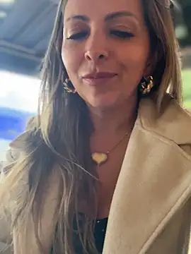 _abril-office1 (Ask my age) - Im destroying my throat with a dildo 💦