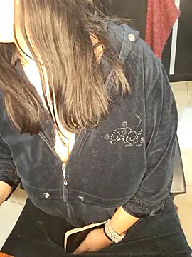 Rozaaaaforyoubigboob webcam