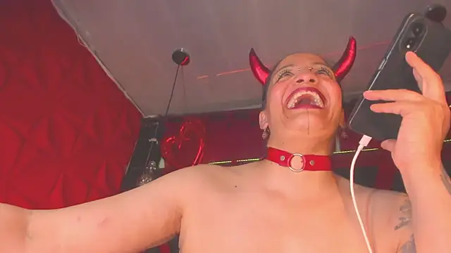 taylor-hardcore (F milf) - I want to watch porn, smoke and touch my