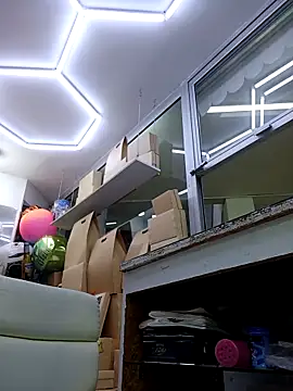 lunazambrano (F milf) - Working in the store.no naked here