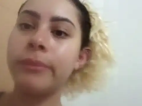 SavannahCustance webcam