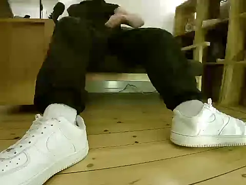 jonas_camboy (Ask my age) - sniff sneaker