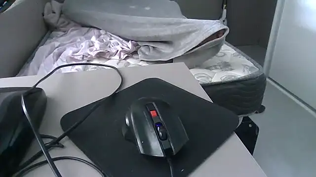 JUNINHOLEKEJR webcam