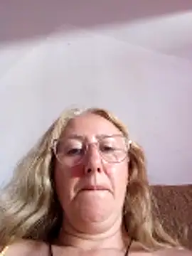 mileide980 (F mature) - Full nude anal opening chicken position