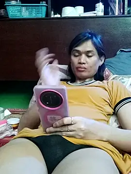 queensoreal (Ask my age) - make me happy and cum