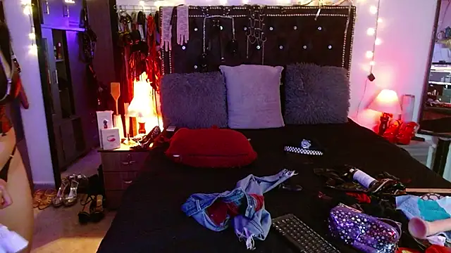 AmelieMartinez webcam