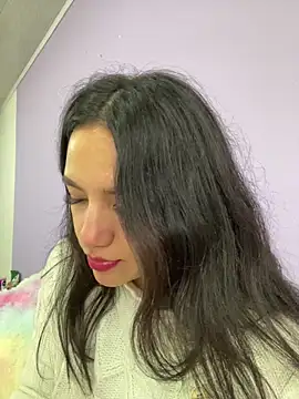 marianahb-e (F young) - Flash boobs