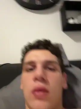 hornsby181 (M twink) - Füße zeigen