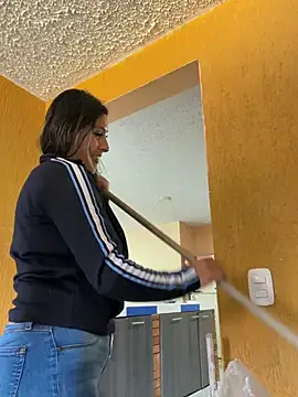 cami_leon2 (F young) - Squirt 🐳💦+ Naked in public