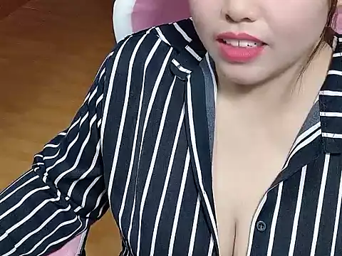 sunna104 (F young) - show breastt