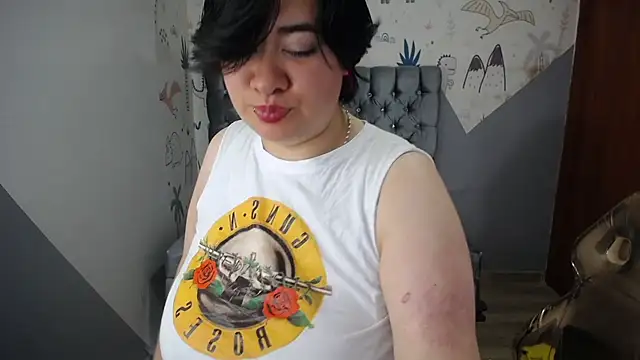 samythomas_t (F young) - put nutela on tits and suck