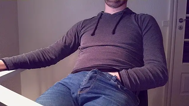 clamshive777 (Ask my age) - Lift up shirt