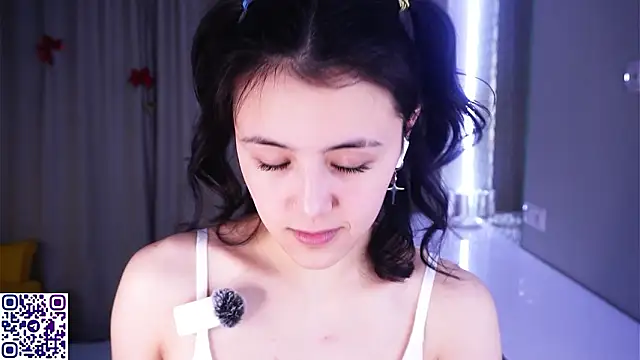 avislevien (F teen) - take off top halfway