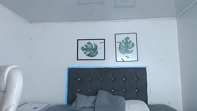 selena_yourmilf webcam