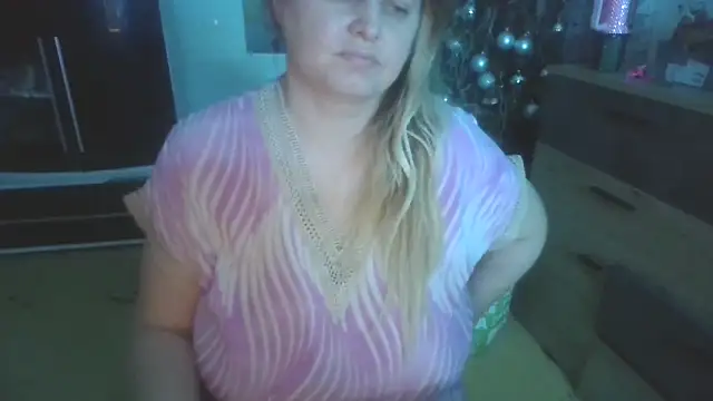 meliss_official9 (F milf) - off bra