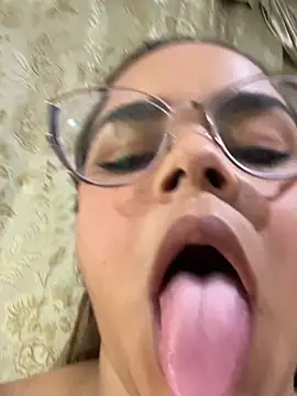 Webcam Model (Evabigass) is live