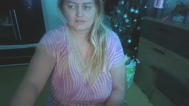 meliss_official9 (F milf) - off bra