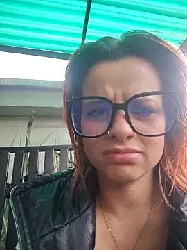 cataleya_16 (F young) - Showing breasts in public