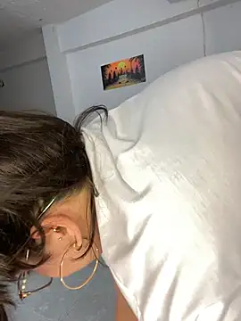 alisbloom - Alisbloom's free webcam - UK Sex Cams