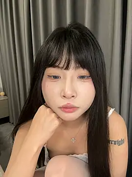 liubaobao666 (F young) - 扒开看小穴。