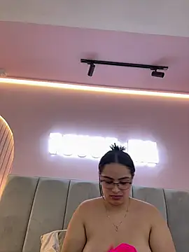 Webcam Model (Tayler_Kim) is live