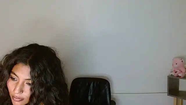 bia_luxbia_lux - Bia_LuxBia_Lux's free webcam - UK Sex Cams