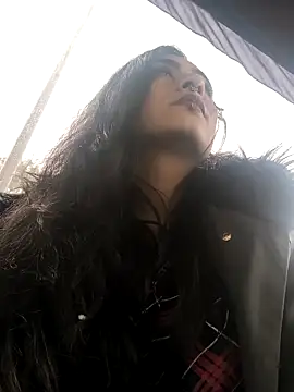 lila_desiree (F young) - Bra off Blouse open for 2 min walk