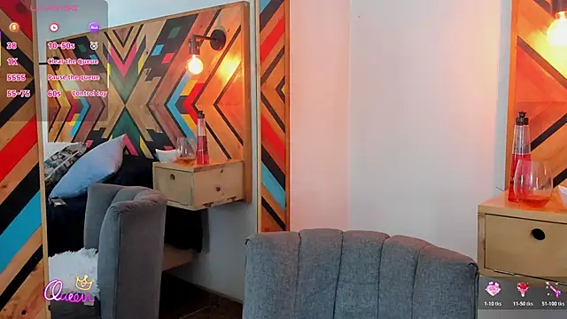 naiirobiswan (F young) - Kiss to the camera + wink 😜