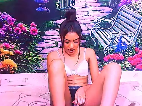 IndianPretty14u2Luv webcam