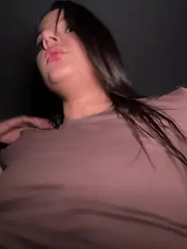 emmiiglow (F teen) - Spank pussy+ moans