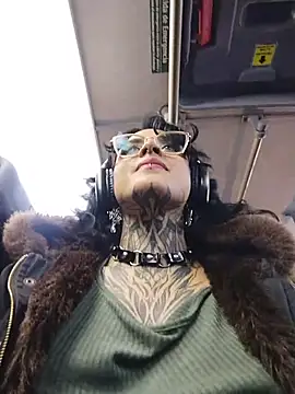 taaylor33 (F young) - Choker with nipple shields 😈