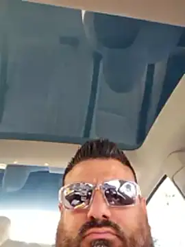 roddog18 (Ask my age) - Cum in the car