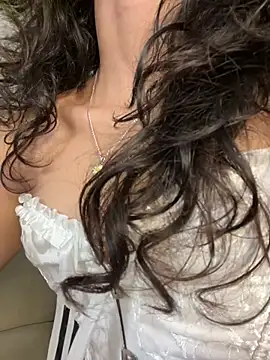 kaitlynlovecam (F young) - Chupar dildo