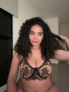 curlyierr (F young) - Show Boobs
