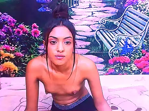 IndianPretty14u2Luv webcam