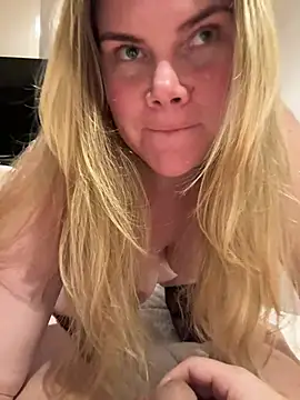 sexyblondjoanna - SexyBlondJoanna's free webcam - UK Sex Cams