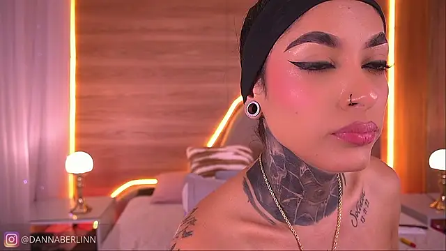 danna_berlin_ (F young) - SHOW SQUIRT