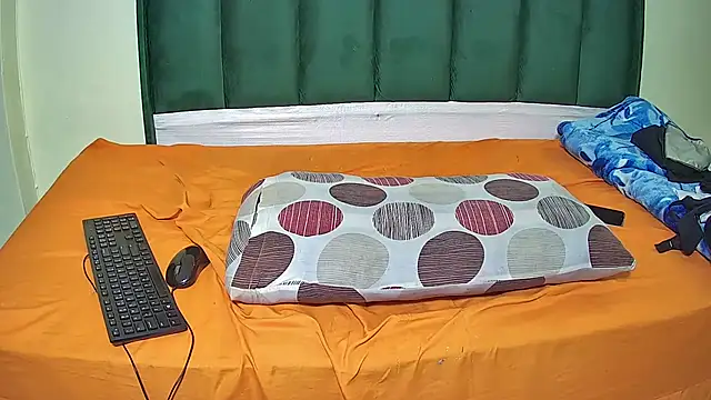 GoldenPearl_21 webcam