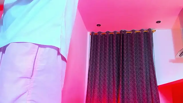 TheBatMansion Live Webcam on Stripchat