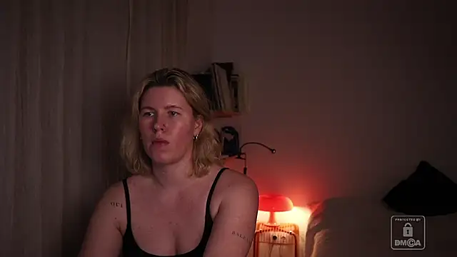 moonamii (F young) - off bra