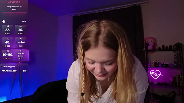 elioraa (F teen) - Hand in panties to please myself